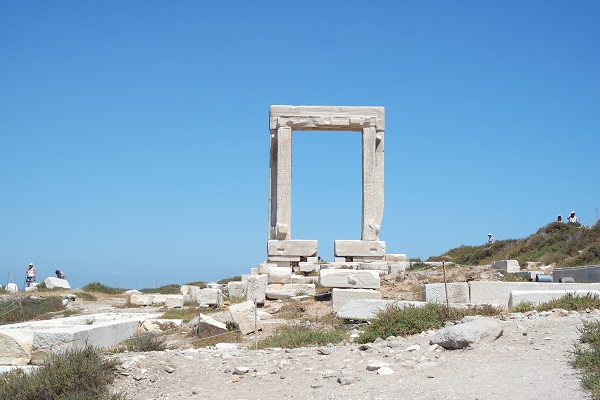 naxos cycaldes greece vacances guide portara